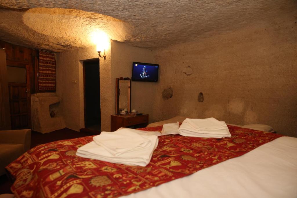 Unicorn Cave Hotel - image 2