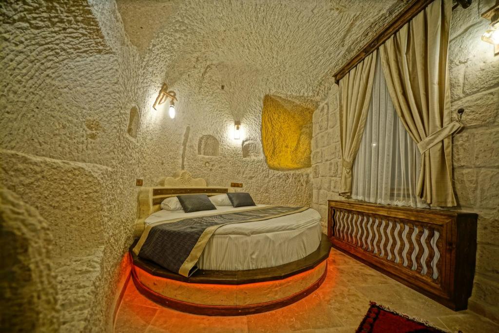 Castle Cave Hotel - main image