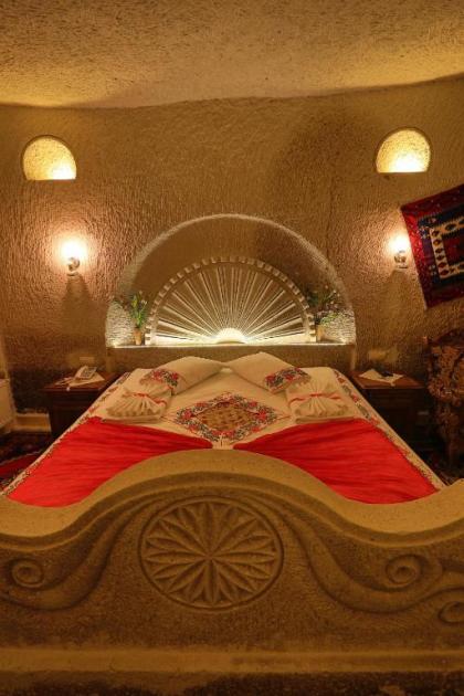 Safran Cave Hotel - image 5