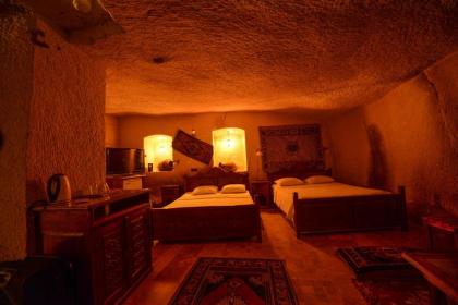 Vineyard Cave Hotel - image 7