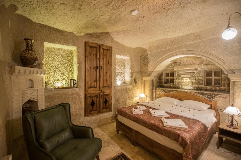 Charming Cave Hotel - image 2