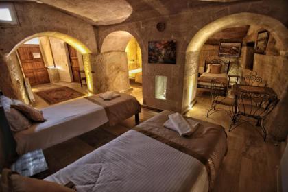 Emit Cave Hotel - image 11