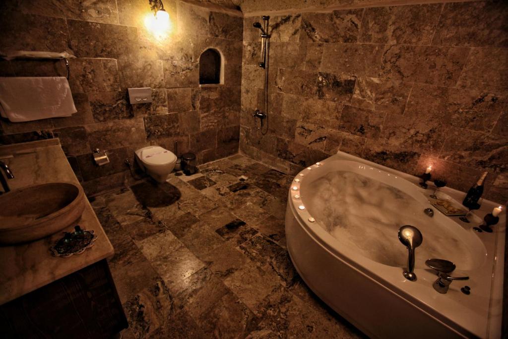 Emit Cave Hotel - image 4