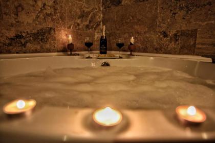 Emit Cave Hotel - image 5