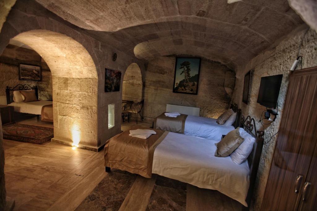 Emit Cave Hotel - image 6
