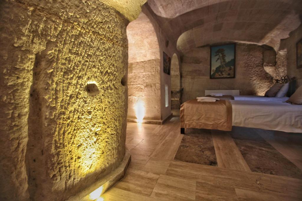 Emit Cave Hotel - image 7