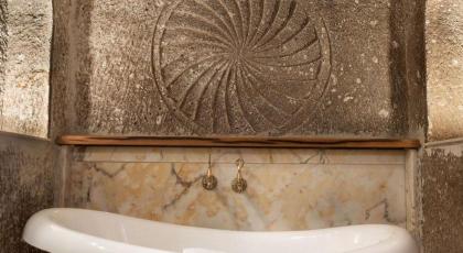 Sarnich Cave Suites - image 26