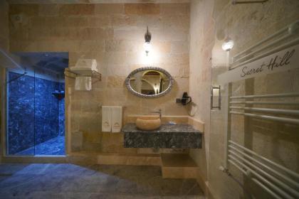Secret Hill Cave Suites - image 22