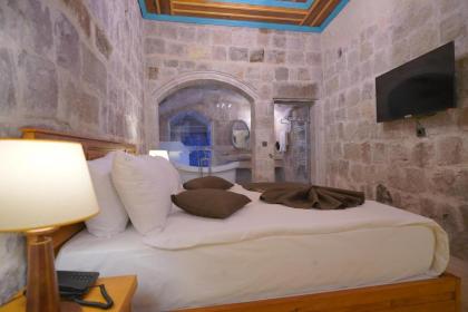 Secret Hill Cave Suites - image 27