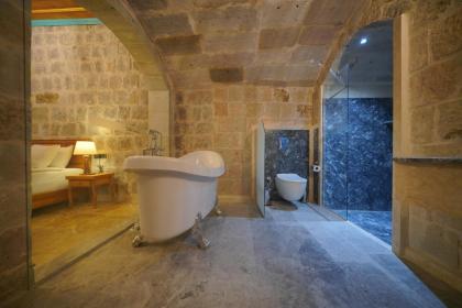 Secret Hill Cave Suites - image 30
